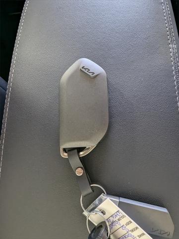 Photo of 2025 Glacial White Pearl Kia Sorento
