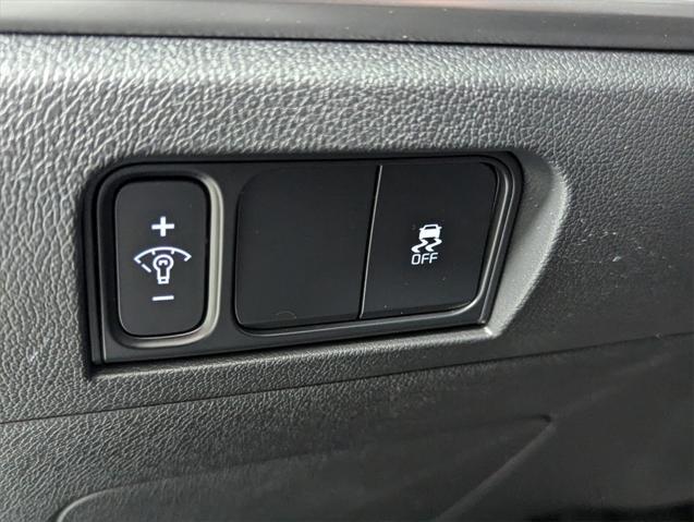 Photo of 2025 Glacial White Pearl Kia Sorento