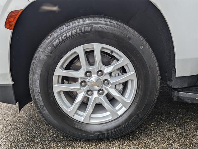 Photo of 2023 Summit White Chevrolet Suburban