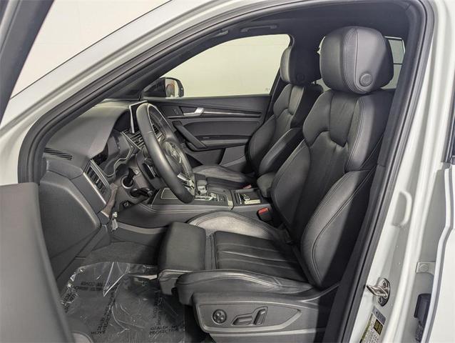 Photo of 2019 Glacier White Audi SQ5