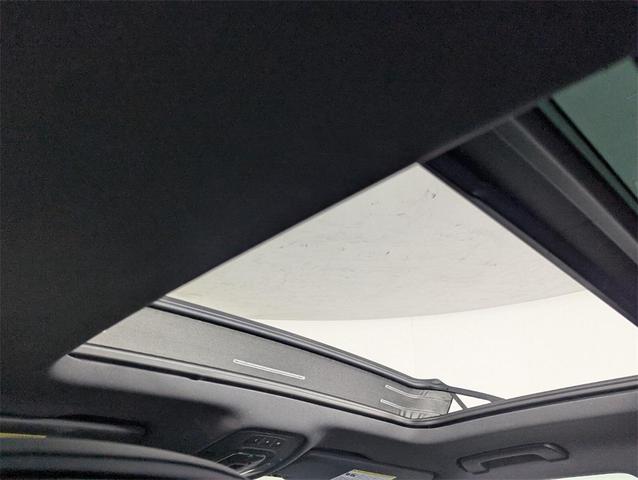 Photo of 2019 Glacier White Audi SQ5