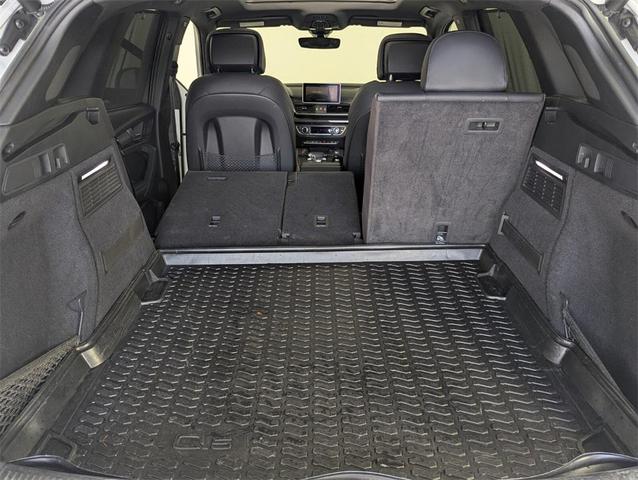 Photo of 2019 Glacier White Audi SQ5