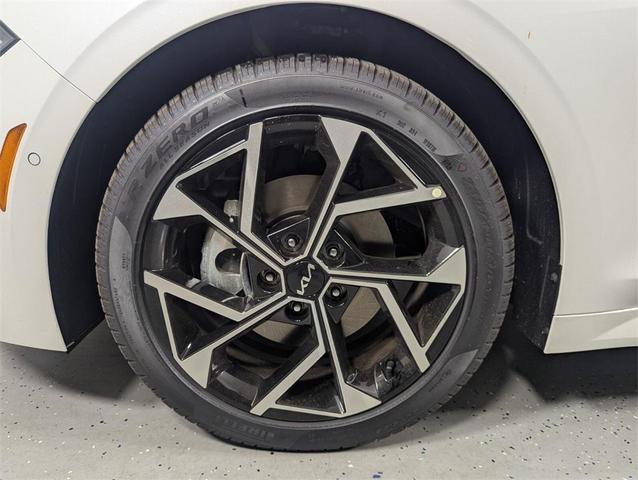 Photo of 2025 Snow White Pearl Kia K5