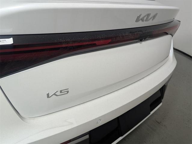 Photo of 2025 Snow White Pearl Kia K5