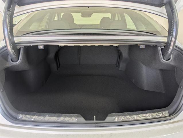 Photo of 2025 Snow White Pearl Kia K5