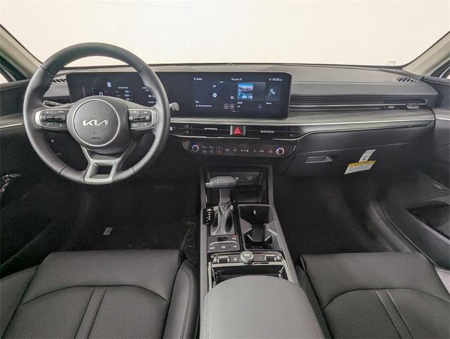Photo of 2025 Snow White Pearl Kia K5