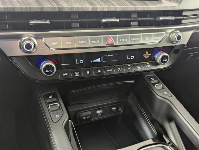 Photo of 2025 Glacial White Pearl Kia Telluride