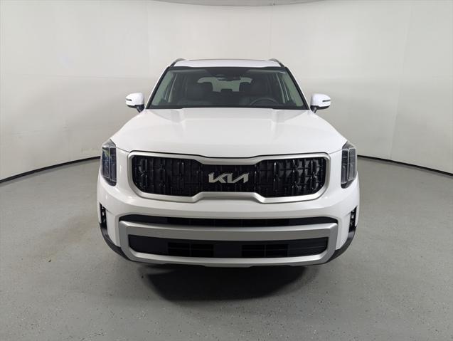 Photo of 2025 Glacial White Pearl Kia Telluride