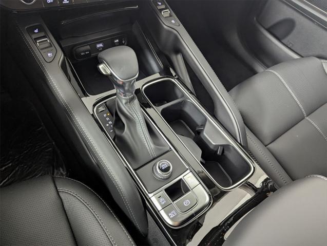 Photo of 2025 Glacial White Pearl Kia Telluride