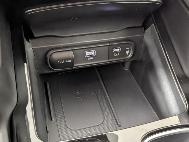 Photo of 2025 Glacial White Pearl Kia Telluride