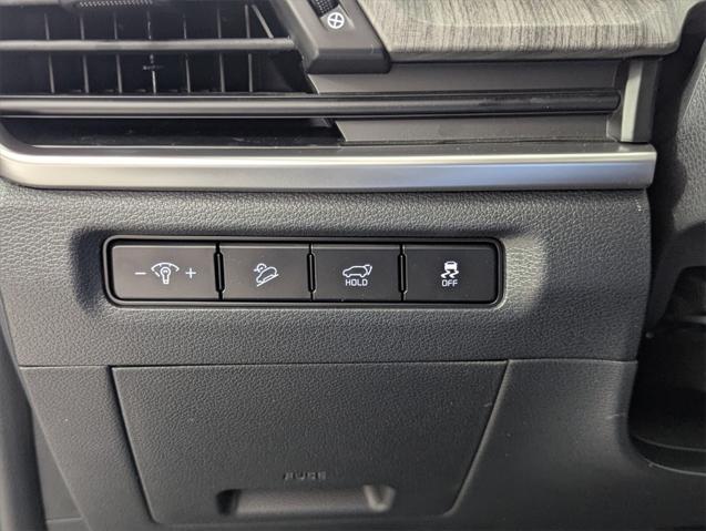 Photo of 2025 Glacial White Pearl Kia Telluride
