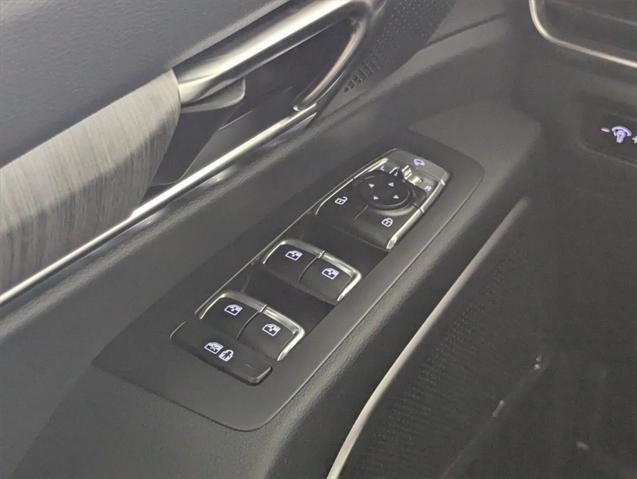 Photo of 2025 Glacial White Pearl Kia Telluride