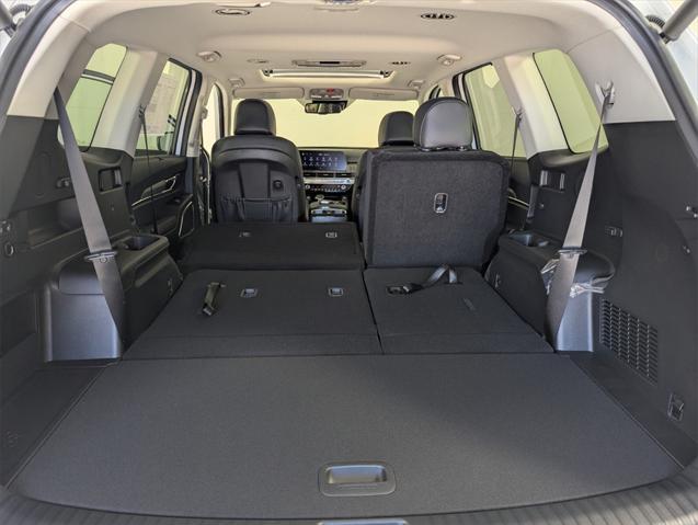 Photo of 2025 Glacial White Pearl Kia Telluride