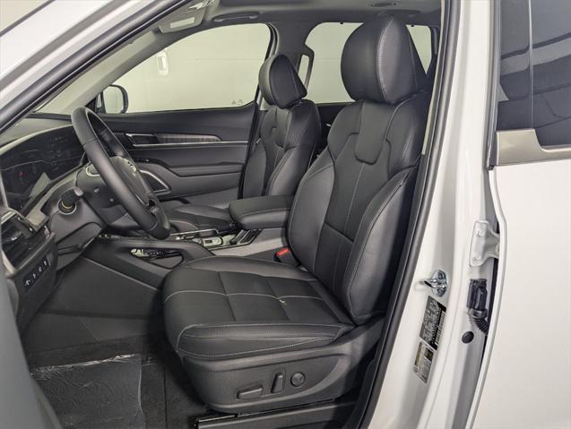 Photo of 2025 Glacial White Pearl Kia Telluride