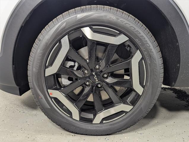 Photo of 2025 Glacial White Pearl Kia Telluride
