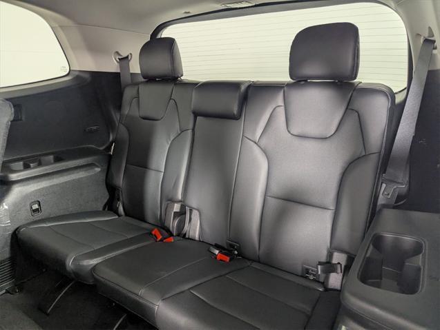 Photo of 2025 Glacial White Pearl Kia Telluride