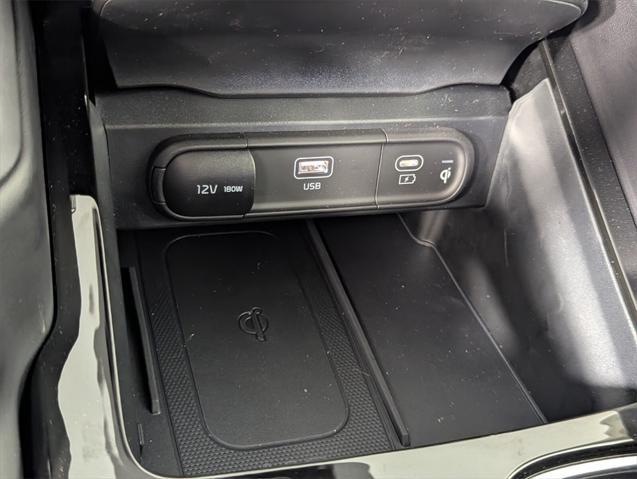 Photo of 2025 Ebony Black Kia Telluride