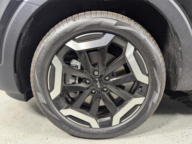 Photo of 2025 Ebony Black Kia Telluride