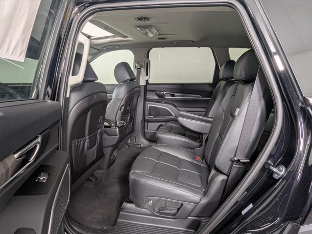 Photo of 2025 Ebony Black Kia Telluride