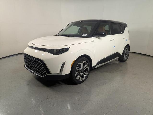 Photo of 2025 Clear White/Black Roof Kia Soul