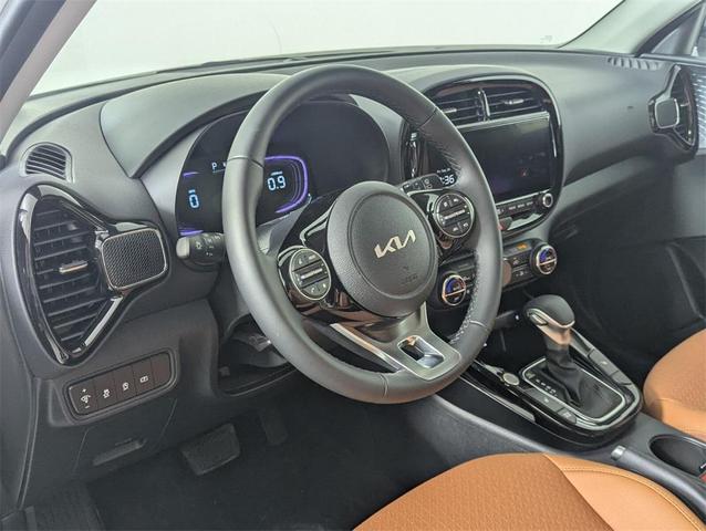 Photo of 2025 Clear White/Black Roof Kia Soul