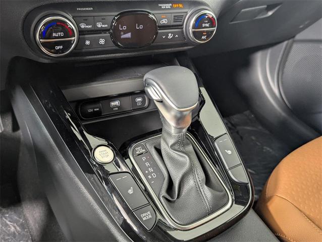 Photo of 2025 Clear White/Black Roof Kia Soul