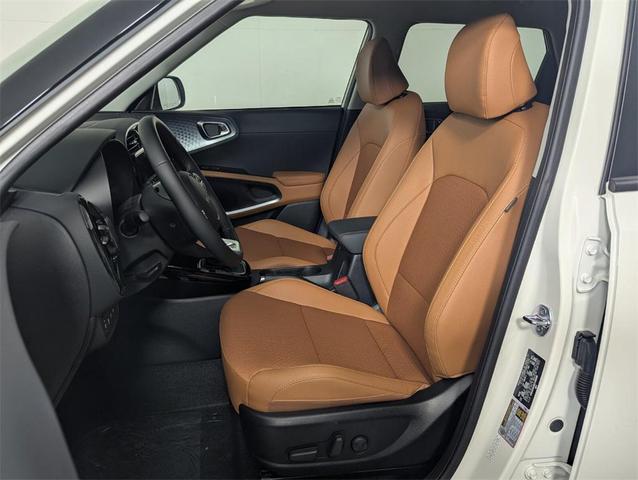 Photo of 2025 Clear White/Black Roof Kia Soul