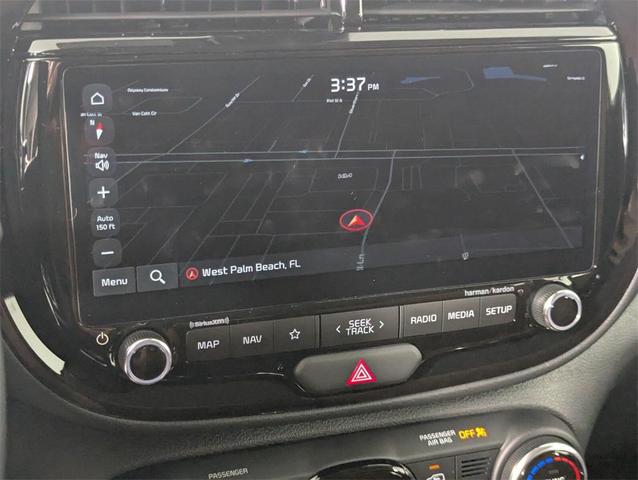 Photo of 2025 Clear White/Black Roof Kia Soul