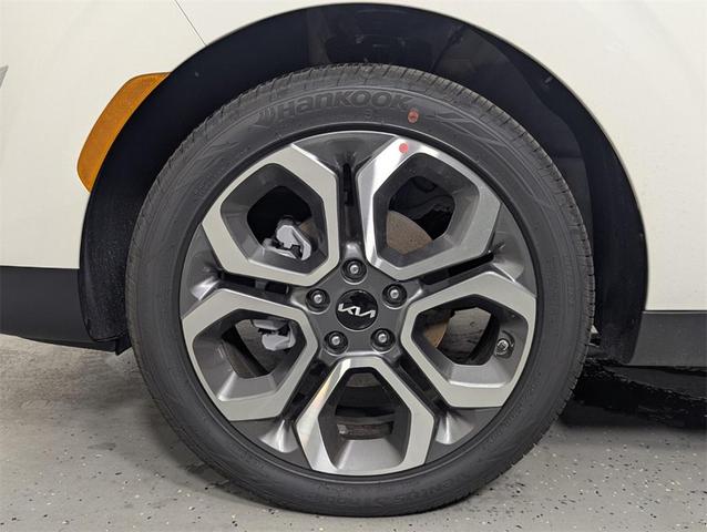 Photo of 2025 Clear White/Black Roof Kia Soul