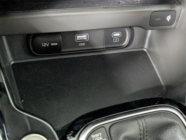 Photo of 2025 Clear White/Black Roof Kia Soul