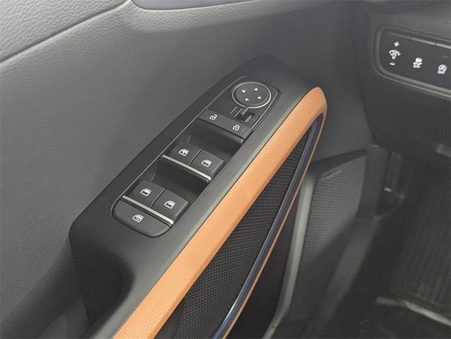 Photo of 2025 Clear White/Black Roof Kia Soul