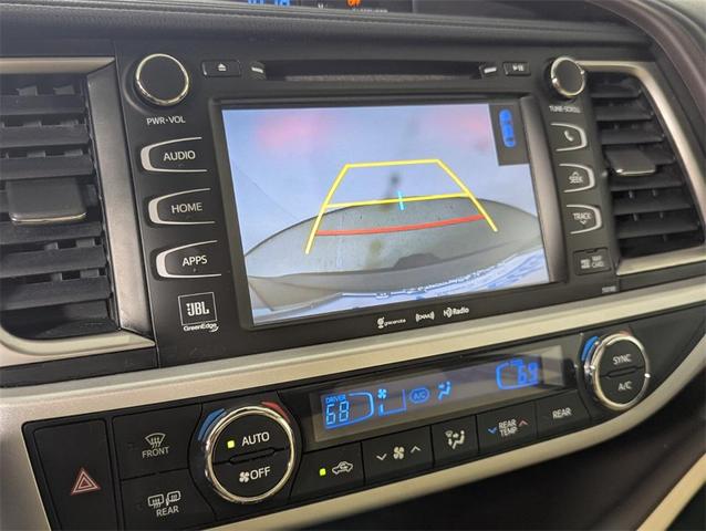 Photo of 2017 Toasted Walnut Pearl Toyota Highlander