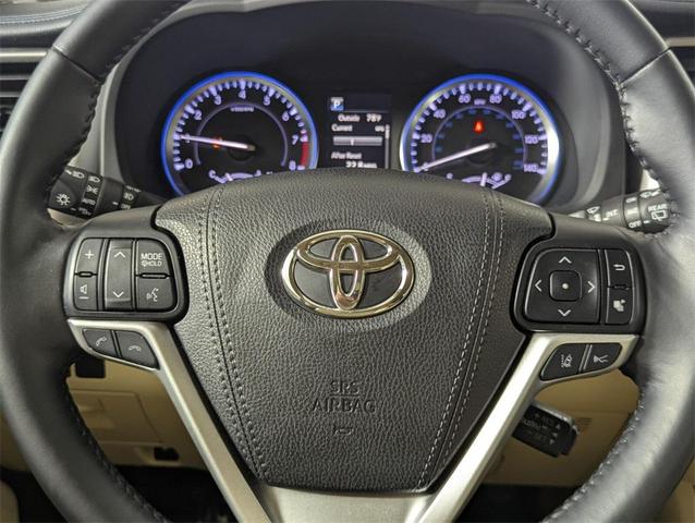 Photo of 2017 Toasted Walnut Pearl Toyota Highlander