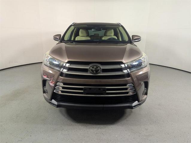 Photo of 2017 Toasted Walnut Pearl Toyota Highlander
