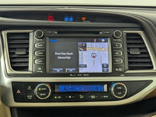 Photo of 2017 Toasted Walnut Pearl Toyota Highlander