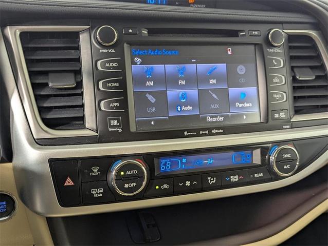 Photo of 2017 Toasted Walnut Pearl Toyota Highlander