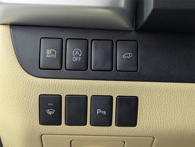 Photo of 2017 Toasted Walnut Pearl Toyota Highlander
