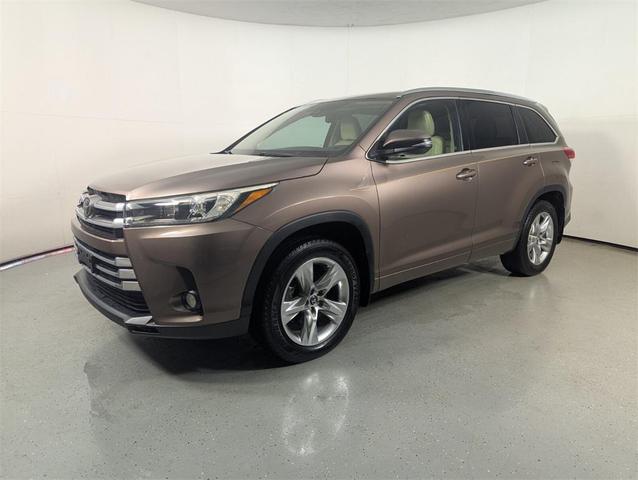 Photo of 2017 Toasted Walnut Pearl Toyota Highlander