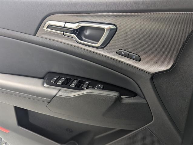 Photo of 2025 Shadow Matte Gray Kia Sportage Hybrid