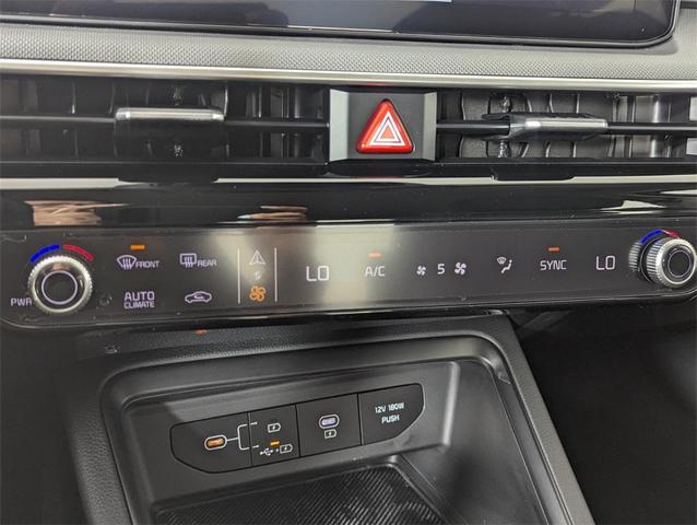 Photo of 2025 Snow White Pearl Kia K5