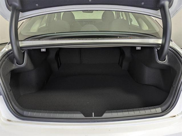Photo of 2025 Snow White Pearl Kia K5