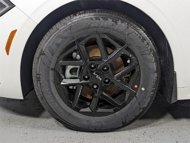 Photo of 2025 Snow White Pearl Kia K5