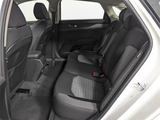 Photo of 2025 Snow White Pearl Kia K5