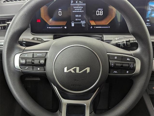 Photo of 2025 Snow White Pearl Kia K5