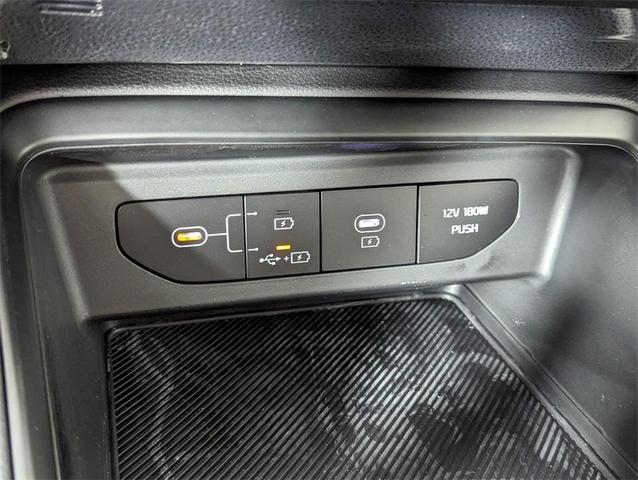 Photo of 2025 Snow White Pearl Kia K5