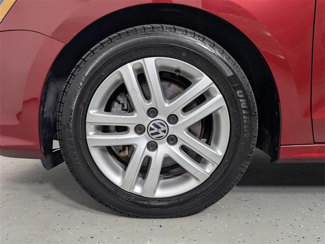 Photo of 2018 Cardinal Red Metallic Volkswagen Jetta