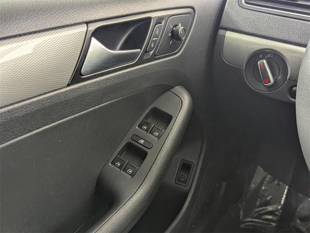 Photo of 2018 Cardinal Red Metallic Volkswagen Jetta