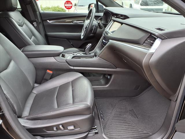 Photo of 2022 Stellar Black Metallic Cadillac XT5