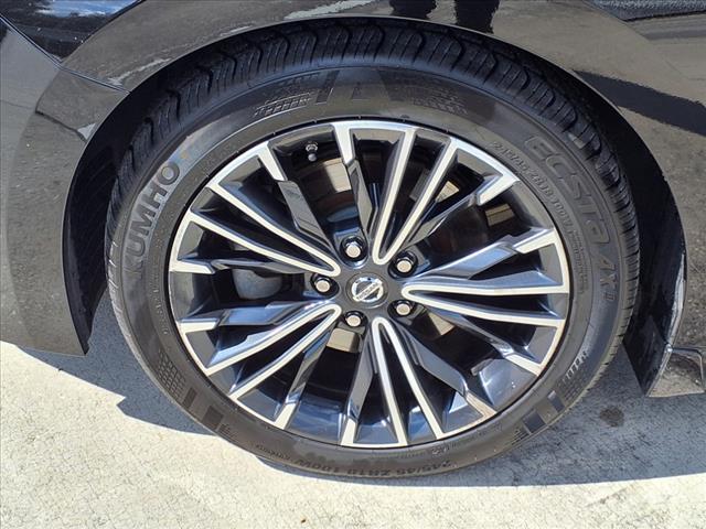 Photo of 2017 Super Black Nissan Maxima
