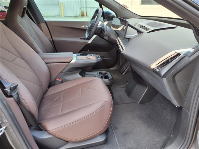 Photo of 2023 Dark Graphite Metallic BMW iX